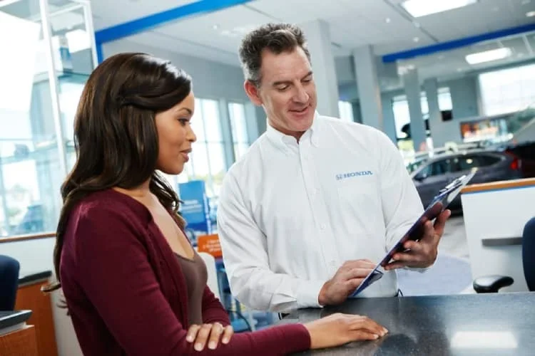 Honda Employee helping Customer