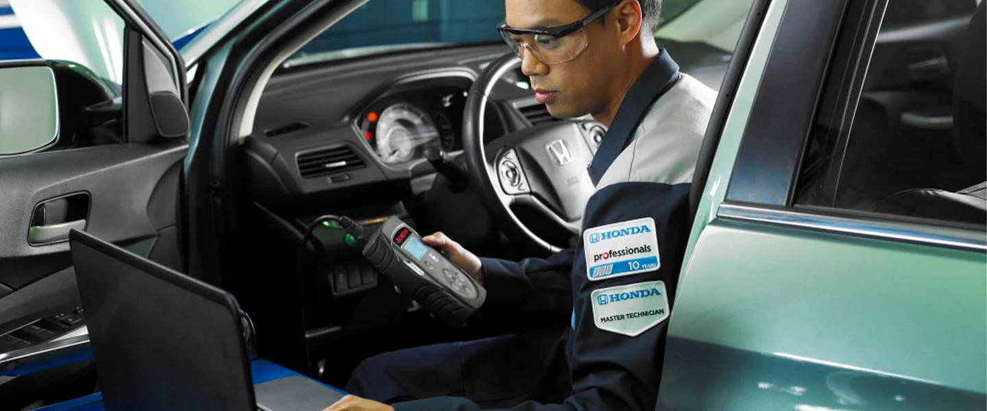 Technician running dianogstic